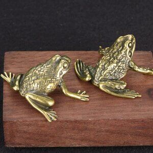 2-Piece Brass Frog Amulet Set – Chinese Mythological Animal Décor for Wealth